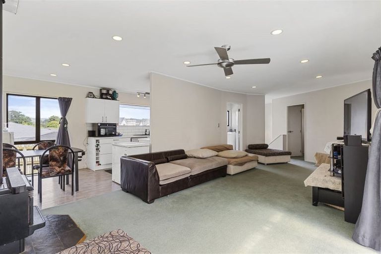 Photo of property in 8 Lorelei Place, Opaheke, Papakura, 2113