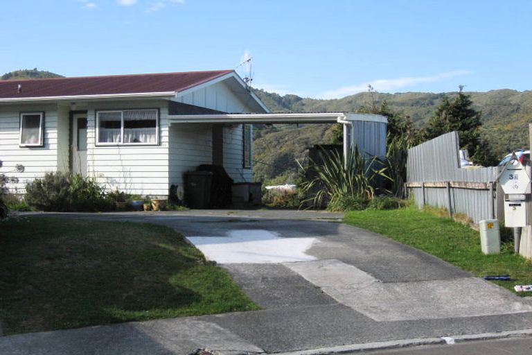 Photo of property in 3a Ely Grove, Wainuiomata, Lower Hutt, 5014