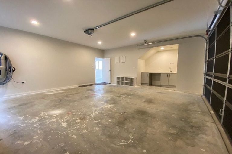 Photo of property in 42 Mcwhirters Farm Lane, Massey, Auckland, 0614