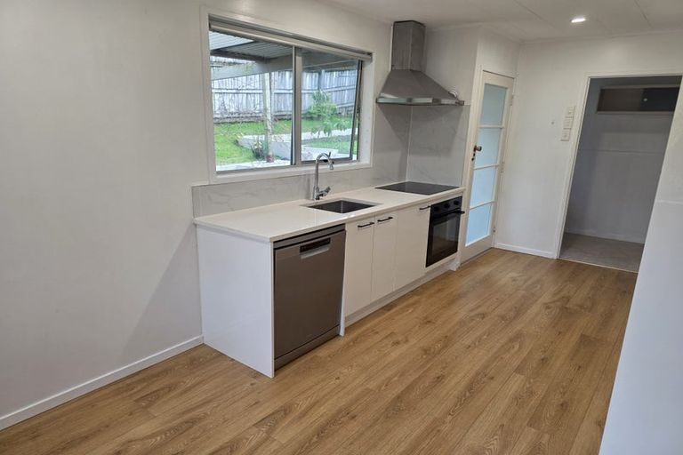 Photo of property in 2/56 Lavery Place, Sunnynook, Auckland, 0632