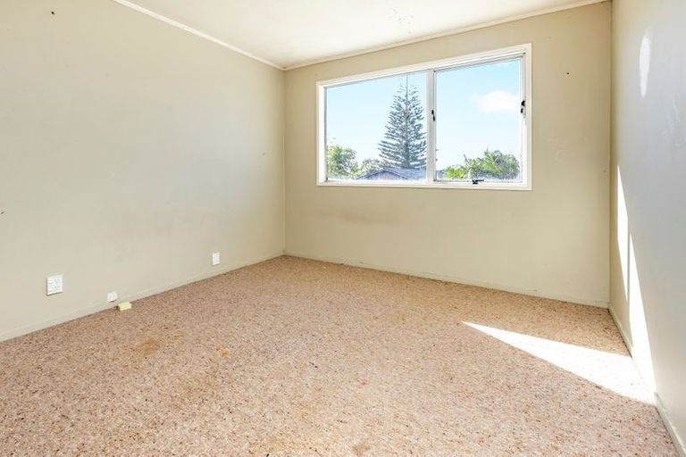 Photo of property in 15 Becker Drive, Weymouth, Auckland, 2103