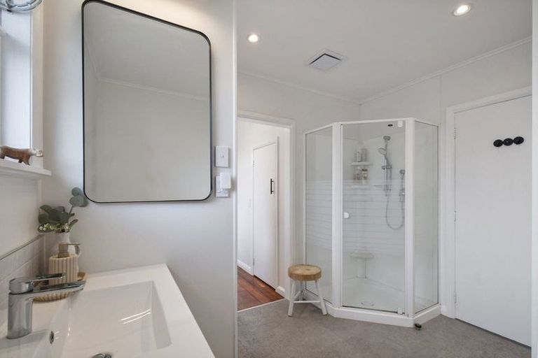 Photo of property in 42 Park Road, West End, Palmerston North, 4412