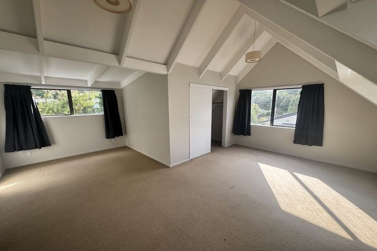 Photo of property in 6 Tiketike Way, Brooklyn, Wellington, 6021