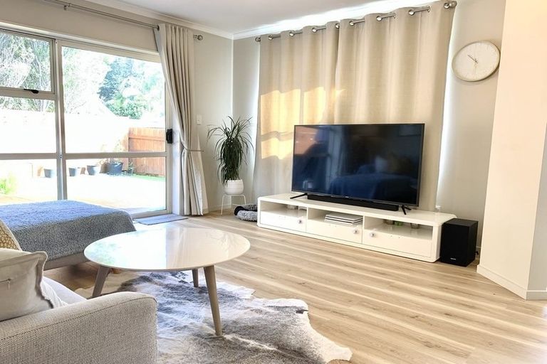 Photo of property in 1a Bishop Street, Green Bay, Auckland, 0604