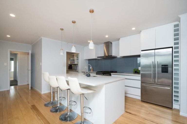 Photo of property in 142 Waitakere Road, Waitakere, Henderson, 0782