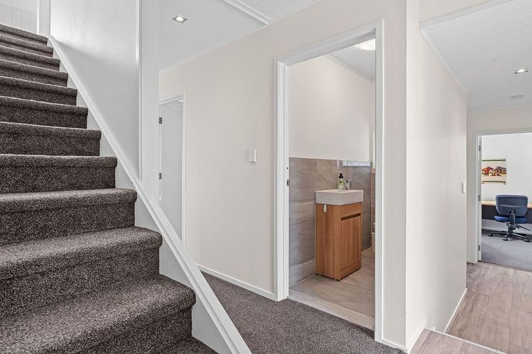 Photo of property in 2/46 Eversleigh Road, Belmont, Auckland, 0622