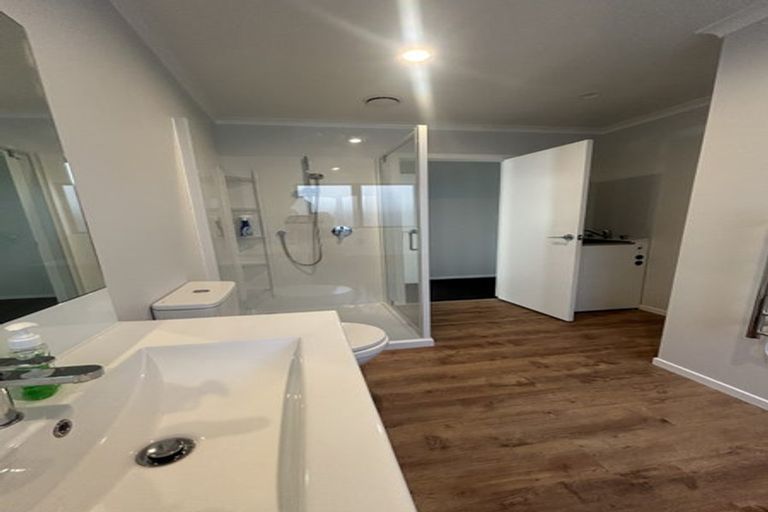 Photo of property in 15a Barton Grove, Naenae, Lower Hutt, 5011