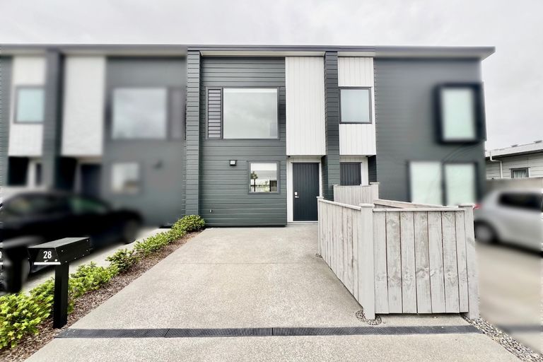 Photo of property in 28 Rauriki Lane, Rosehill, Papakura, 2113