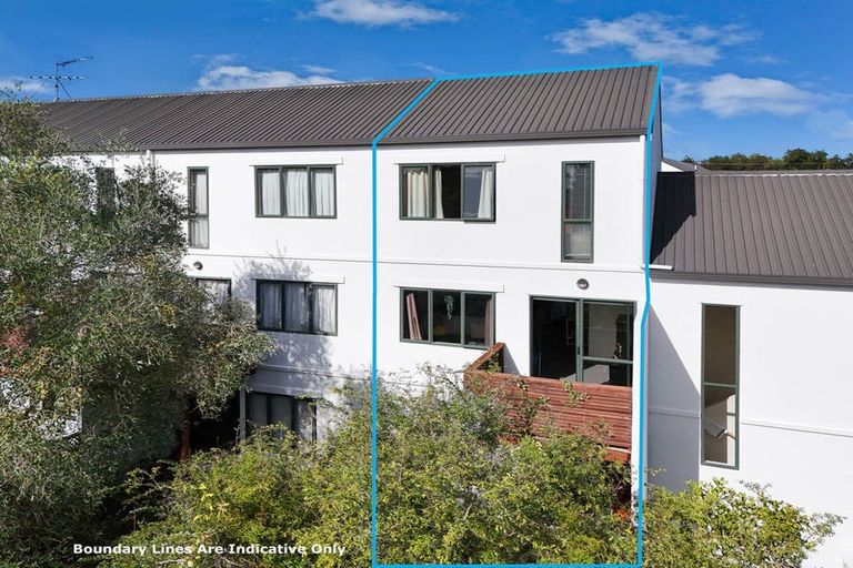 Photo of property in Lynn Park Terrace, 7/12 Ambrico Place, New Lynn, Auckland, 0600