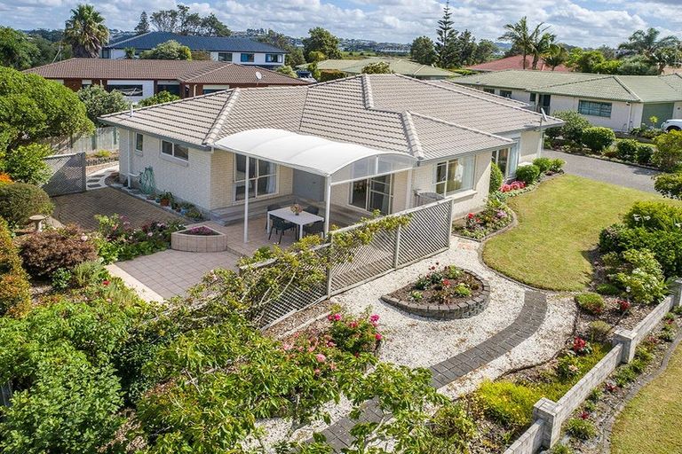 Photo of property in 188 Lakeside Drive, Orewa, 0931