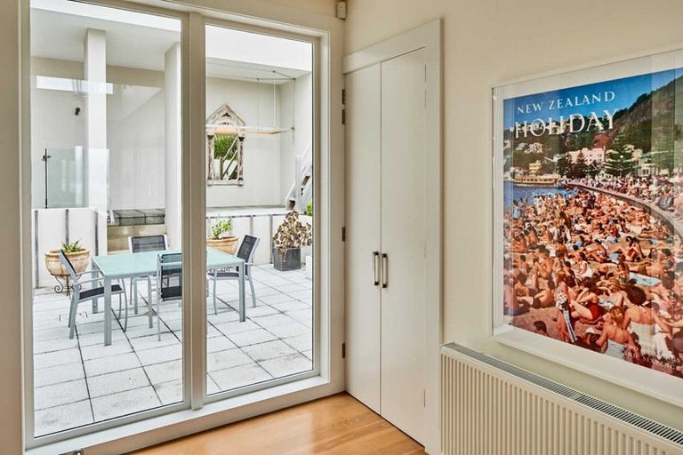 Photo of property in 6 Wilkinson Street, Oriental Bay, Wellington, 6011