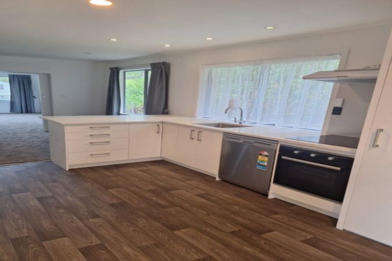 Photo of property in 137 Reeves Road, Pakuranga Heights, Auckland, 2010