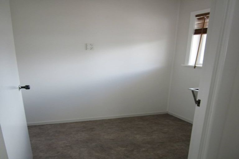 Photo of property in 40 Farquhar Road, Glendene, Auckland, 0602