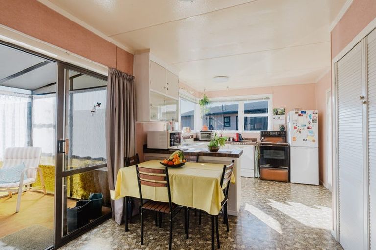 Photo of property in 5 Bremridge Place, Melville, Hamilton, 3206