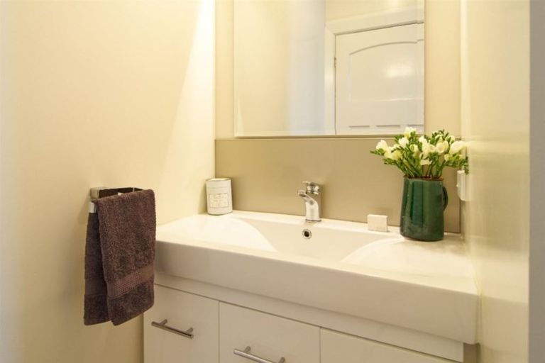 Photo of property in 11 Woodville Street, Edgeware, Christchurch, 8013