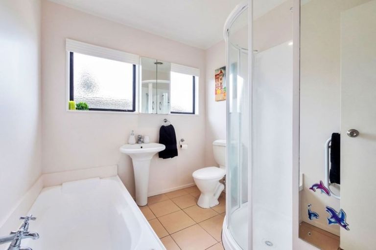 Photo of property in 2/54 Youngs Road, Papakura, 2110