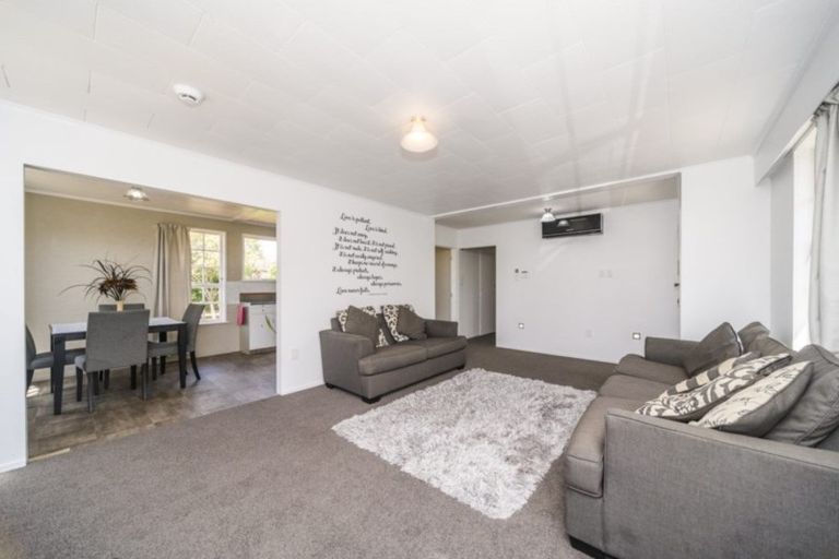Photo of property in 25 Acacia Street, Kelvin Grove, Palmerston North, 4414