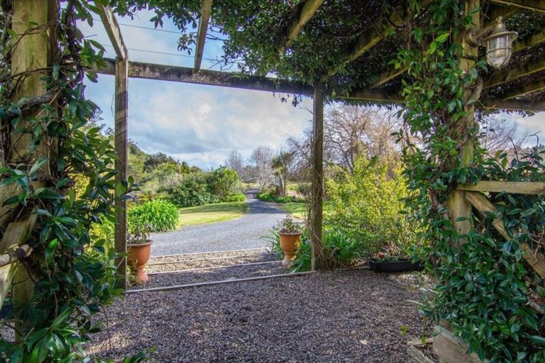 Photo of property in 420 Mangakura Road, Helensville, 0875