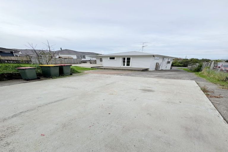Photo of property in 42 Tiroroa Avenue, Te Atatu South, Auckland, 0610