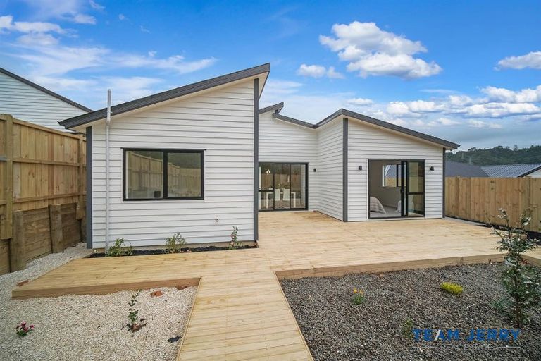 Photo of property in 30 Paihere Street, Huapai, Kumeu, 0810
