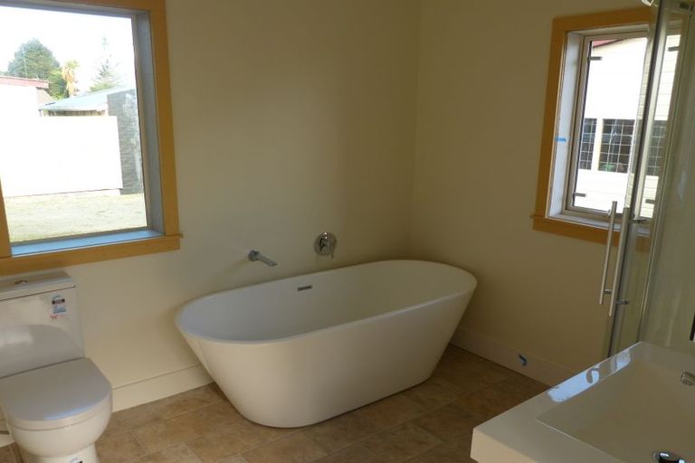 Photo of property in 1/3 Henry Street, Ebdentown, Upper Hutt, 5018