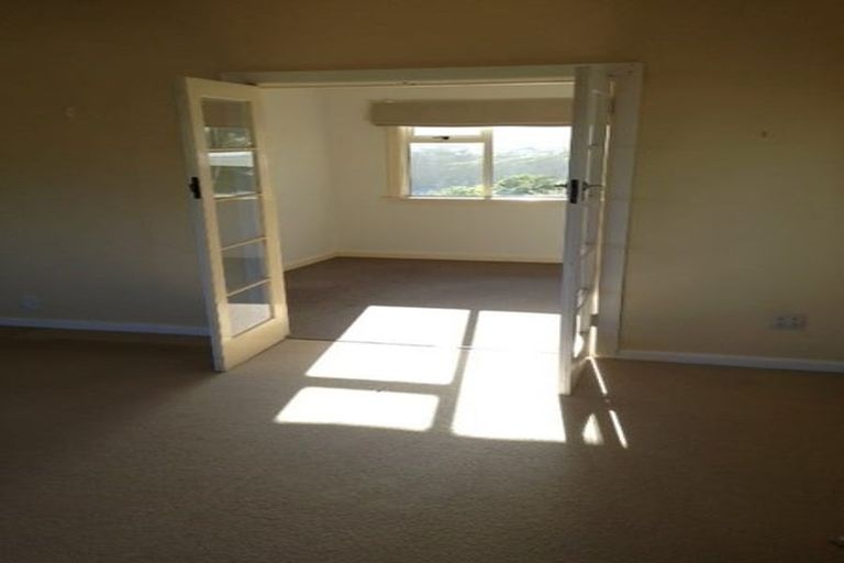 Photo of property in 140 The Ridgeway, Mornington, Wellington, 6021