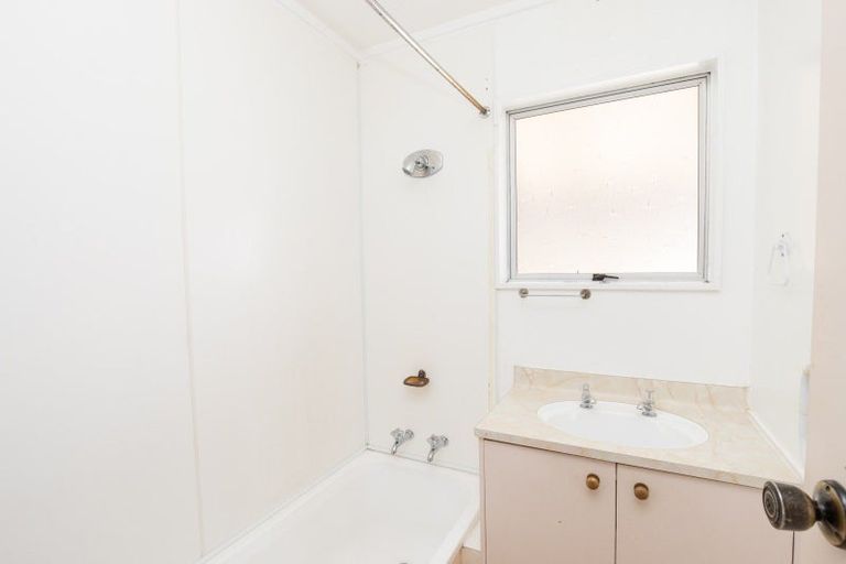 Photo of property in 14 Darlington Street, Ngatea, 3503