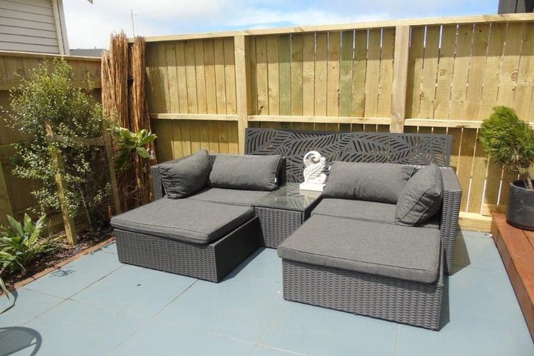 Photo of property in 3/62 Spenmoor Street, Newlands, Wellington, 6037