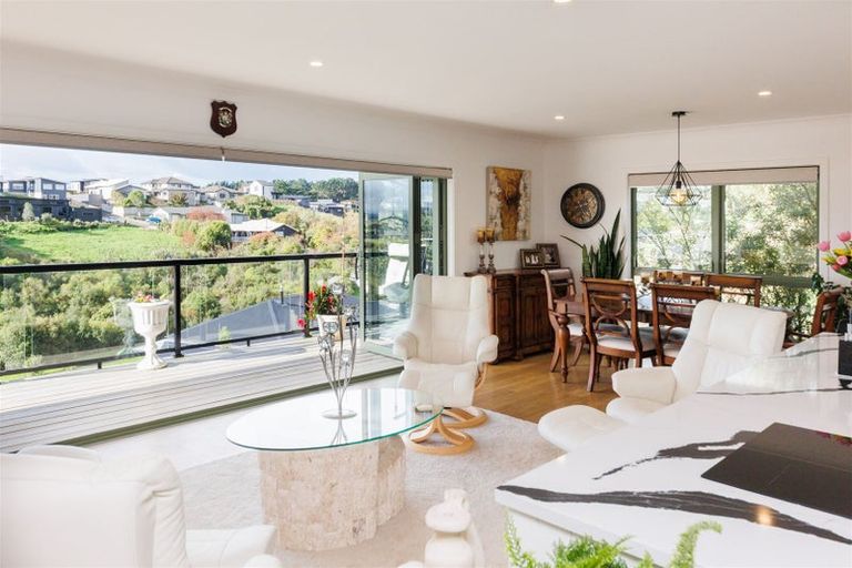 Photo of property in 121 Cashmere Drive, Fitzherbert, Palmerston North, 4410