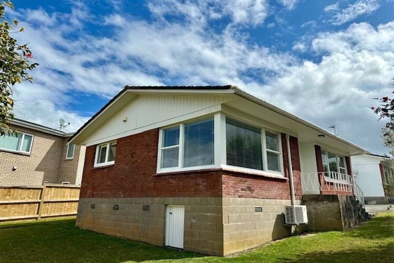 Photo of property in 2/38 Knightsbridge Drive, Forrest Hill, Auckland, 0620