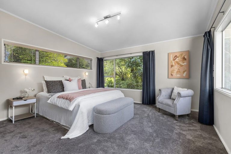 Photo of property in 100 Larsen Crescent, Tawa, Wellington, 5028