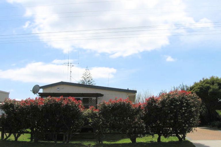 Photo of property in 1327 Papamoa Beach Road, Papamoa Beach, Papamoa, 3118