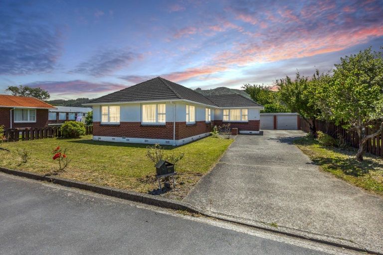Photo of property in 61 Kashmir Avenue, Clouston Park, Upper Hutt, 5018