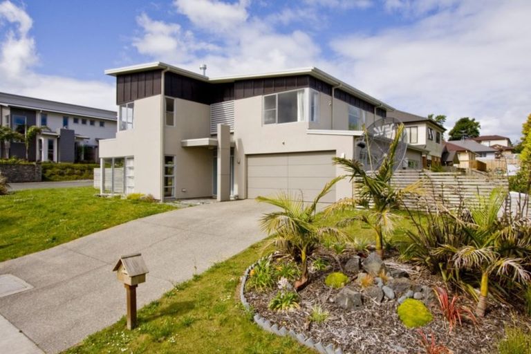 Photo of property in 3 Harrowglen Drive, Northcross, Auckland, 0632