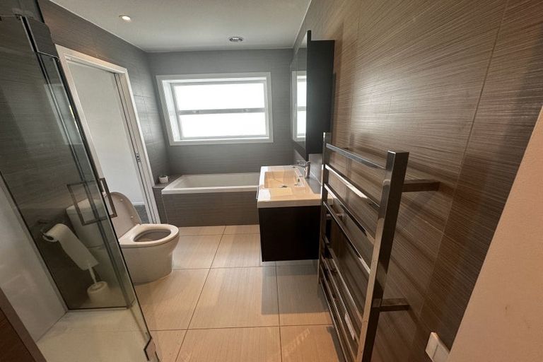 Photo of property in 88 Exmouth Road, Northcote, Auckland, 0627