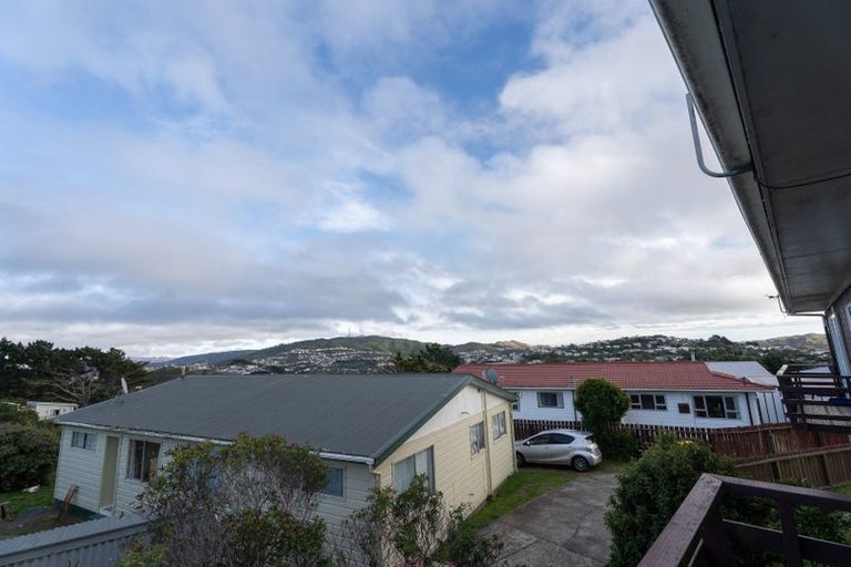Photo of property in 9 Chetwode Grove, Newlands, Wellington, 6037
