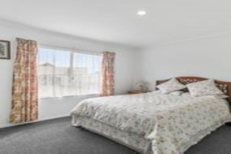 Photo of property in 16 Heathridge Place, Burswood, Auckland, 2013