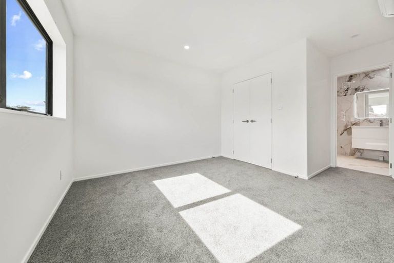 Photo of property in 90b Seymour Road, Sunnyvale, Auckland, 0612