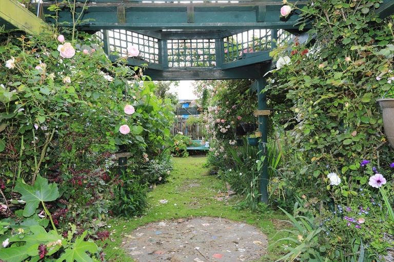 Photo of property in 37 Gillies Crescent, Waimarama, Havelock North, 4294