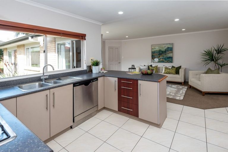 Photo of property in 18 Lissleton Drive, East Tamaki, Auckland, 2013