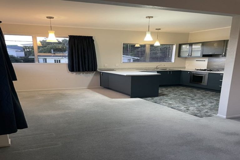 Photo of property in 1 Cyril Way, Paparangi, Wellington, 6037