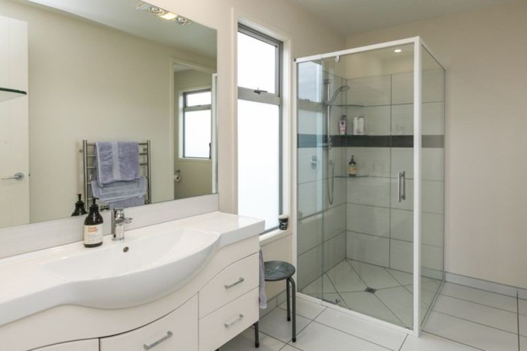 Photo of property in 52 Orotu Drive, Poraiti, Napier, 4112