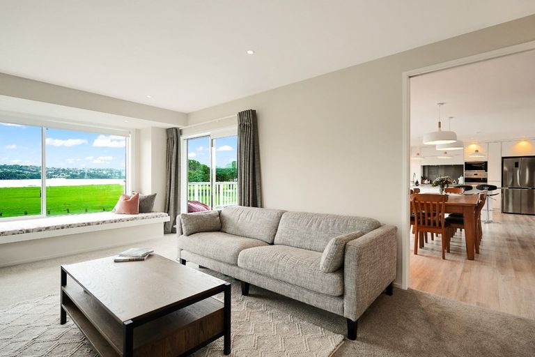 Photo of property in 93 Kiwi Esplanade, Mangere Bridge, Auckland, 2022