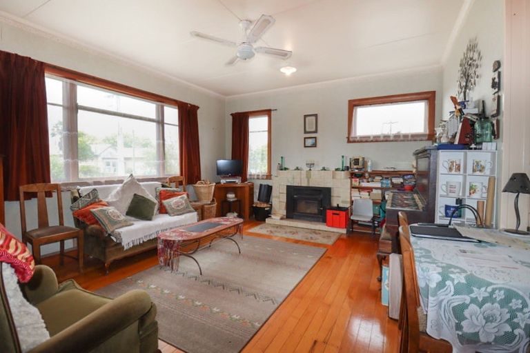 Photo of property in 3 Victoria Avenue, Dannevirke, 4930