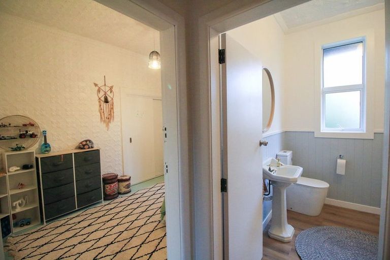 Photo of property in 25 Burrows Street, Bluff, 9814