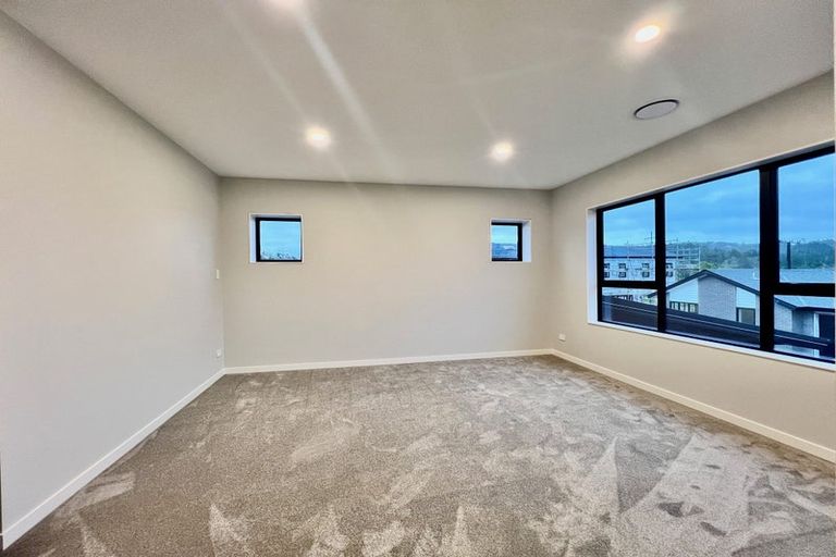 Photo of property in 16 Kiokio Place, Swanson, 0614