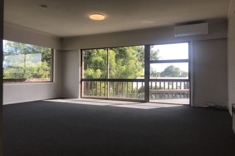Photo of property in 40 Akoranga Drive, Northcote, Auckland, 0627