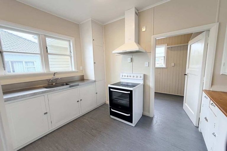 Photo of property in 12 Hardy Street, New Brighton, Christchurch, 8061