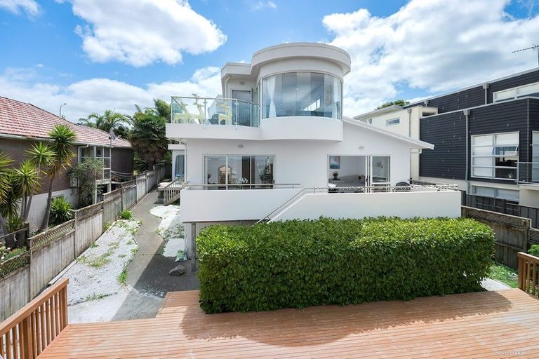 Photo of property in 31 Churchill Road, Murrays Bay, Auckland, 0630