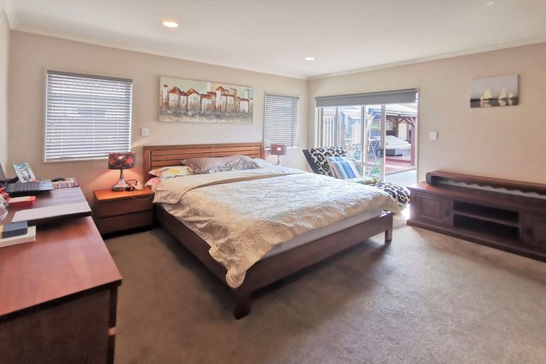 Photo of property in 36 Stranraer Crescent, Wattle Downs, Auckland, 2103